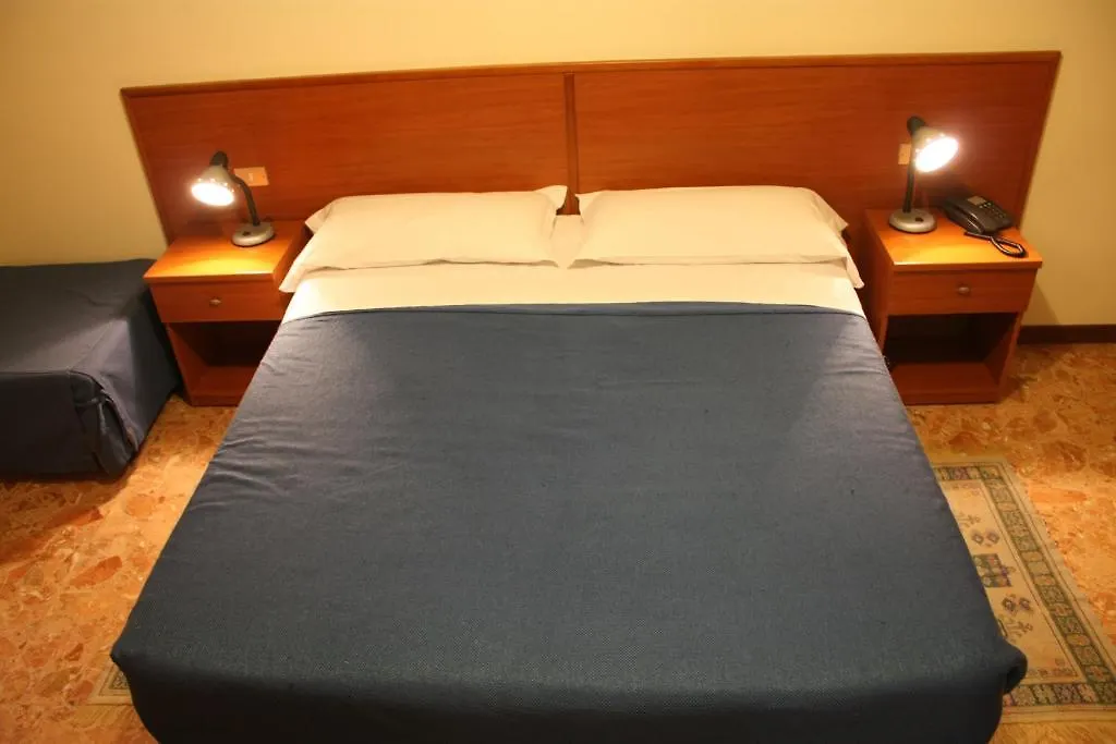 Hotel Gelsomina Milan 2*,