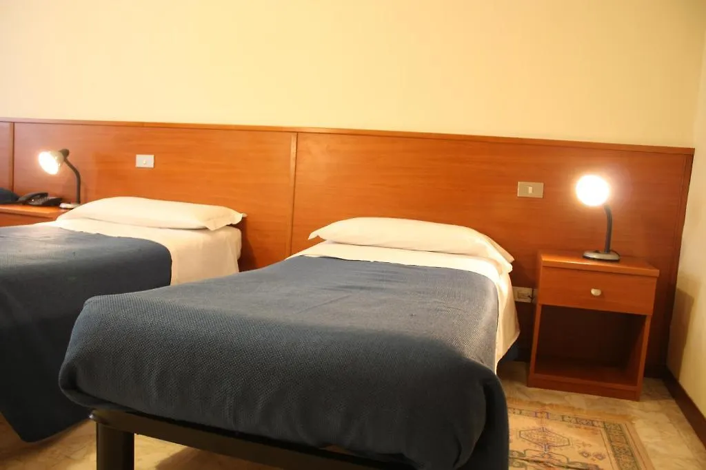 Hotel Gelsomina Милан 2*,  Италия