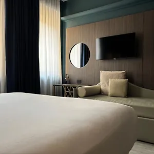 Av Hotel