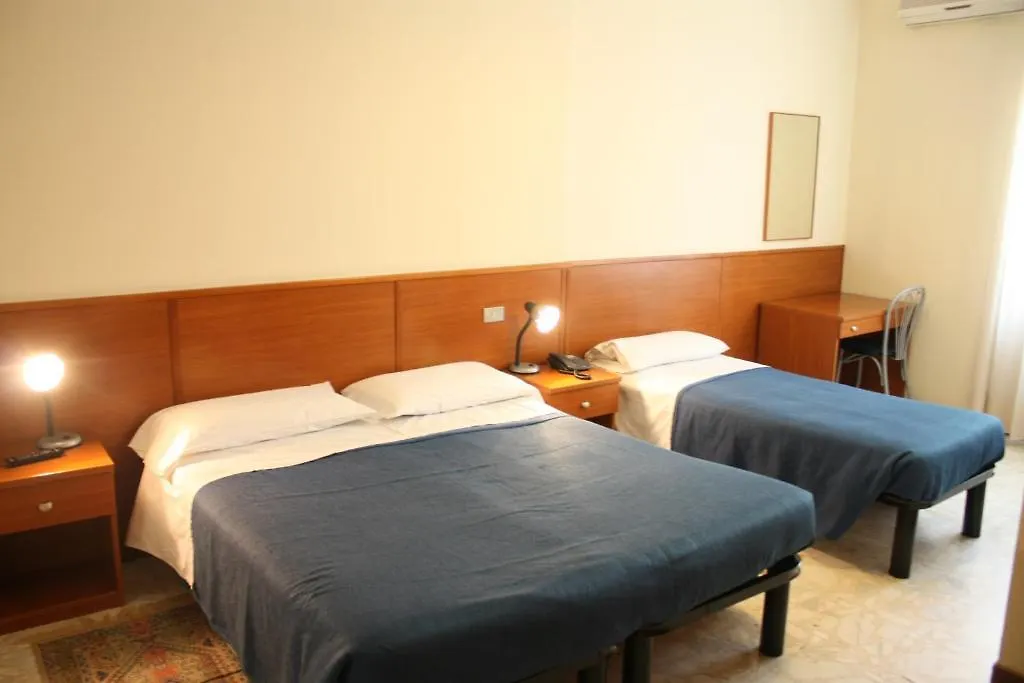 Hotel Gelsomina Milan 2*,